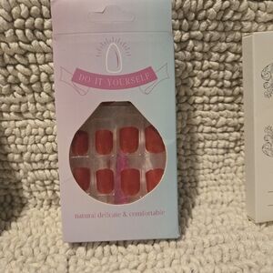 Red Press-On Nails - Natural Delicate & Comfortable